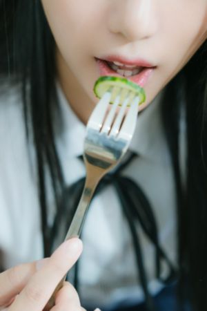 不戴乳罩的丰满已婚妇女2_国产剧神马在线观看